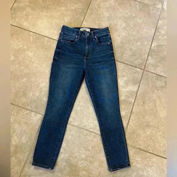 Abercrombie Women’s The Super Skinny Ankle High Rise Size 25/0 Short - Picture 1 of 7